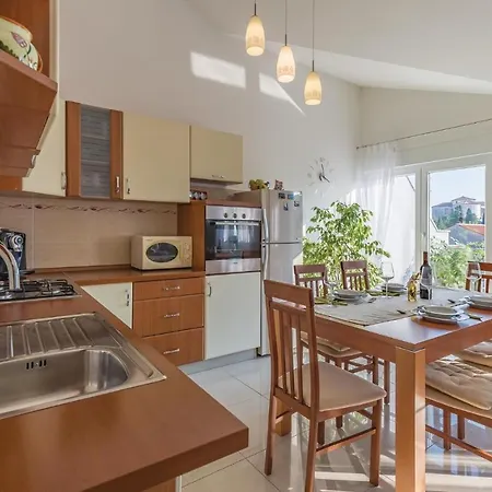 Two-bedroom In Appartamento Vodnjan